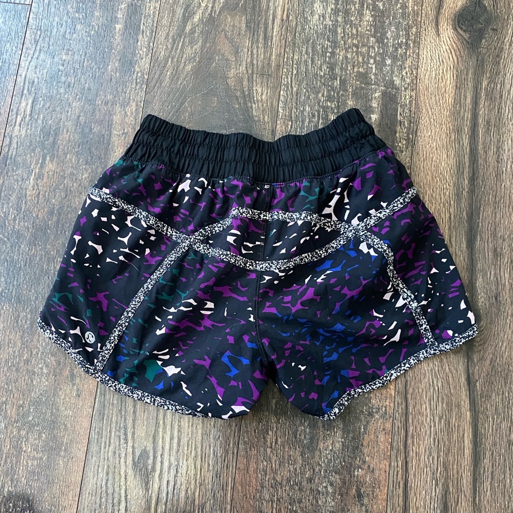 Lululemon Tracker Short III *4-way Stretch - Picture 5 of 8